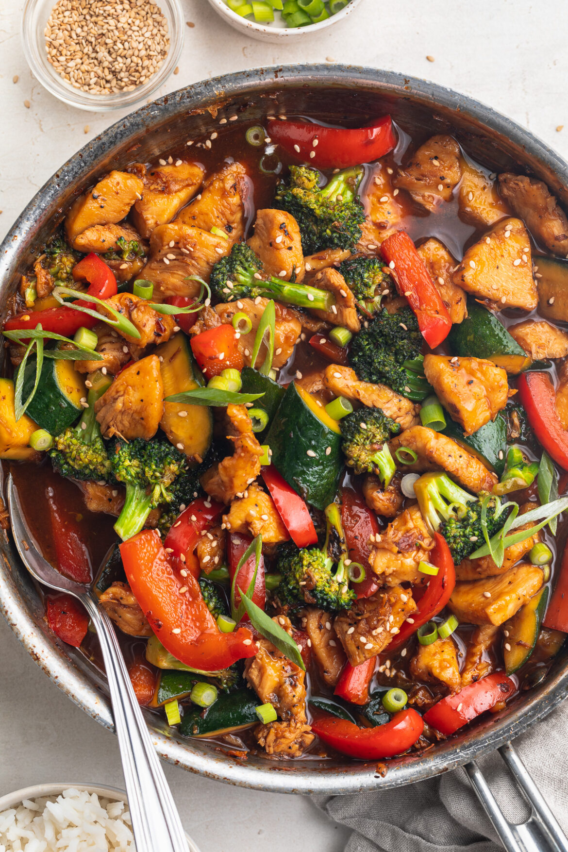 One-Pan Hunan Chicken close-up overhead image of hunan chicken in a skillet.