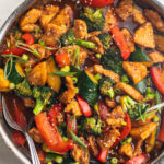 close-up overhead image of hunan chicken in a skillet.