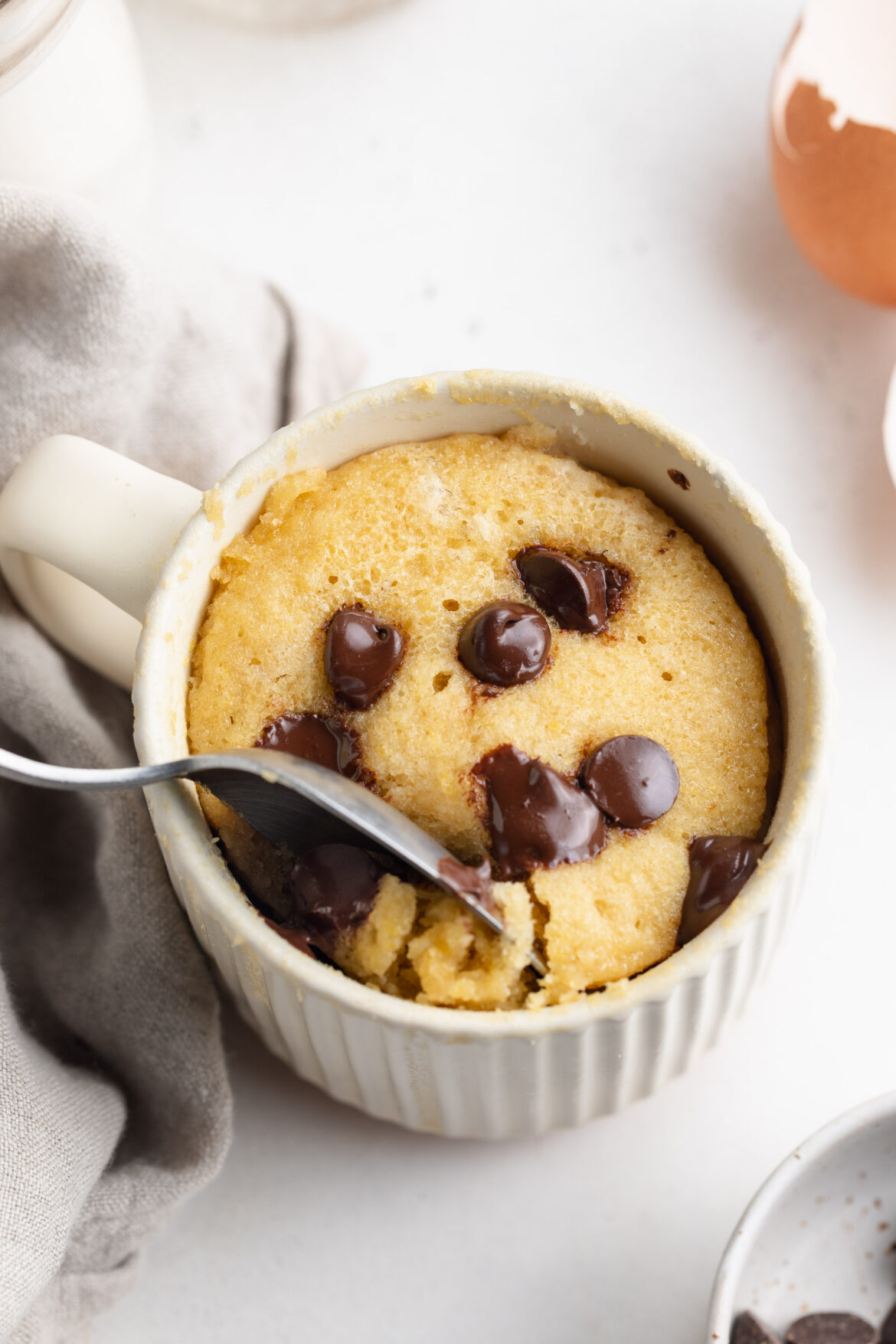 Healthy Gluten Free Mug Cake (6 ingredients!) gluten free mug cake with chocolate chips on top.