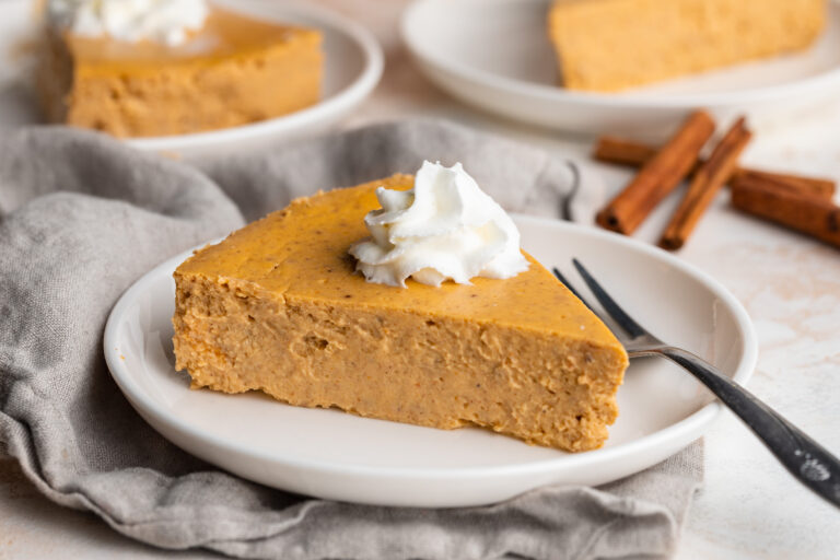 Healthy Pumpkin Cheesecake (6 ingredients!)